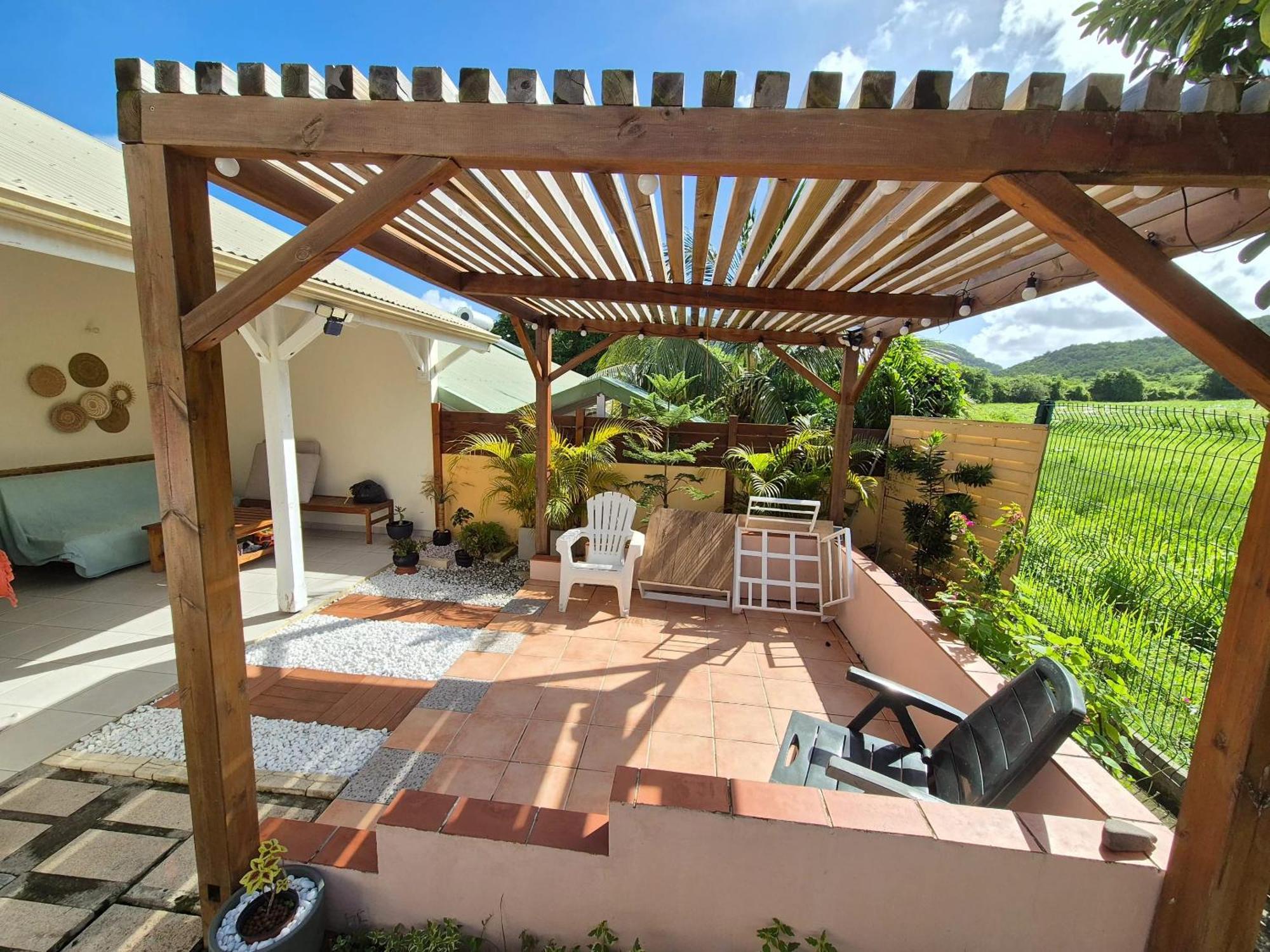 Maison Charmante A Sainte-Anne Avec Jardin Et Pergola En Bois. Buitenkant foto