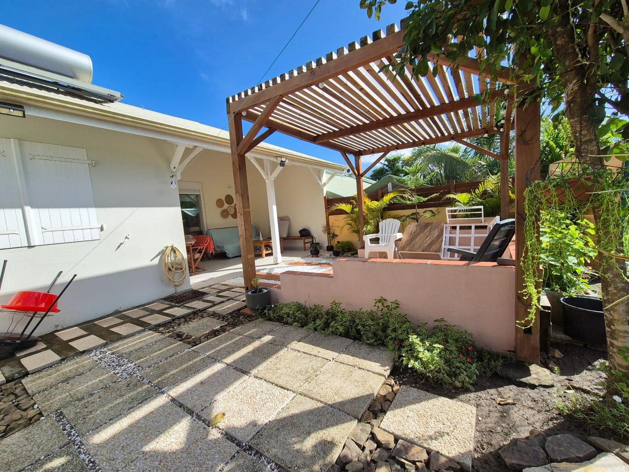 Maison Charmante A Sainte-Anne Avec Jardin Et Pergola En Bois. Buitenkant foto
